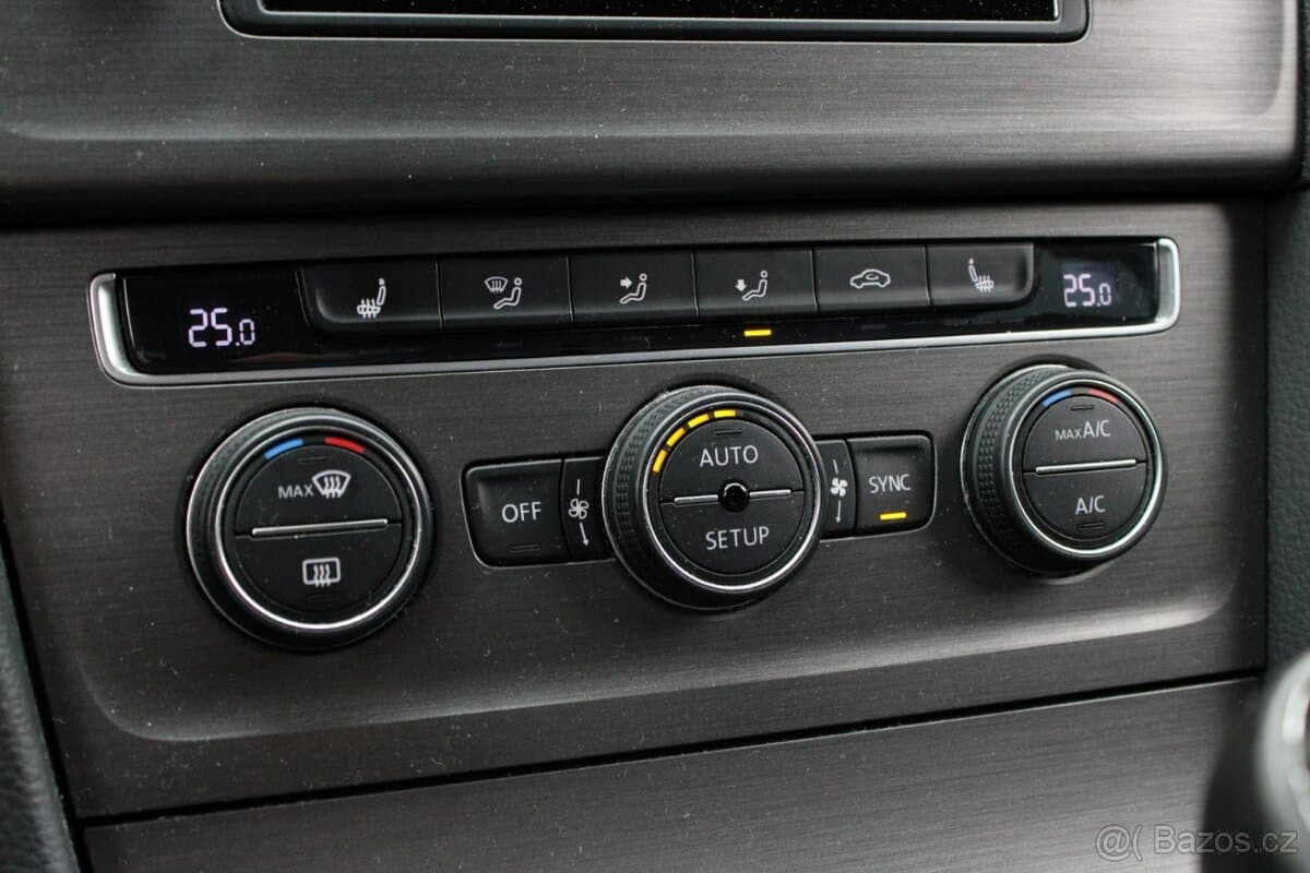 2015 Volkswagen GOLF - 16
