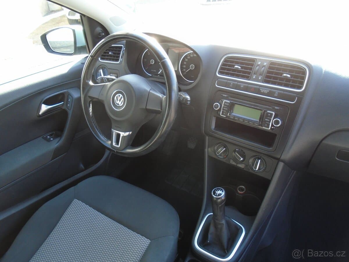 2011 Volkswagen POLO - 16