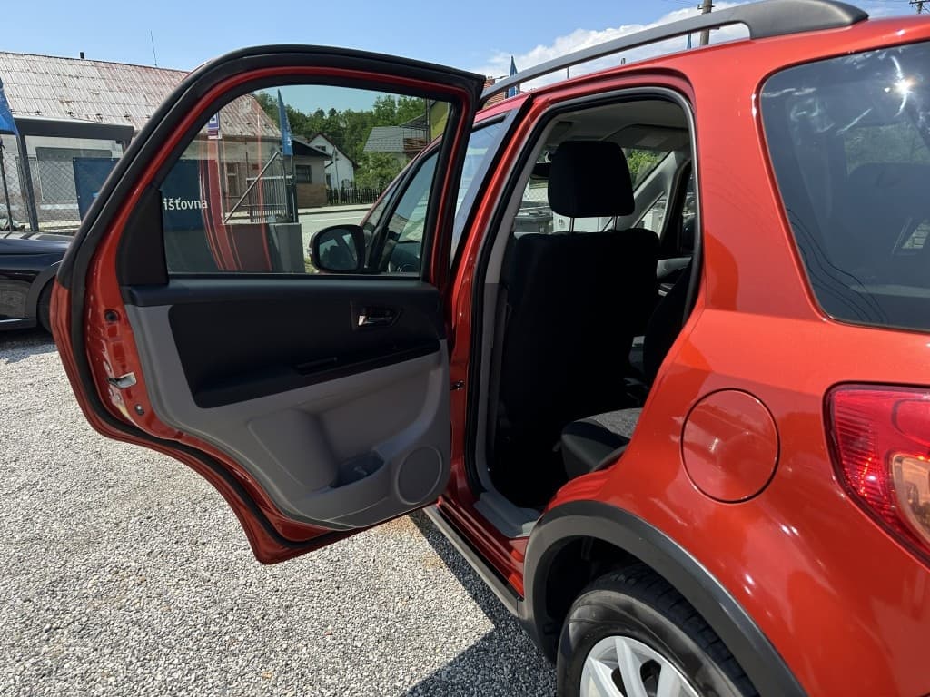 2011 Suzuki SX4 - 16
