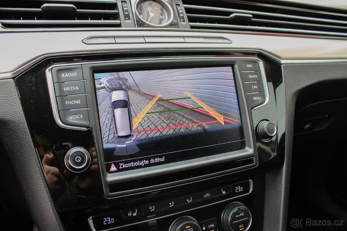 2015 Volkswagen PASSAT - 16