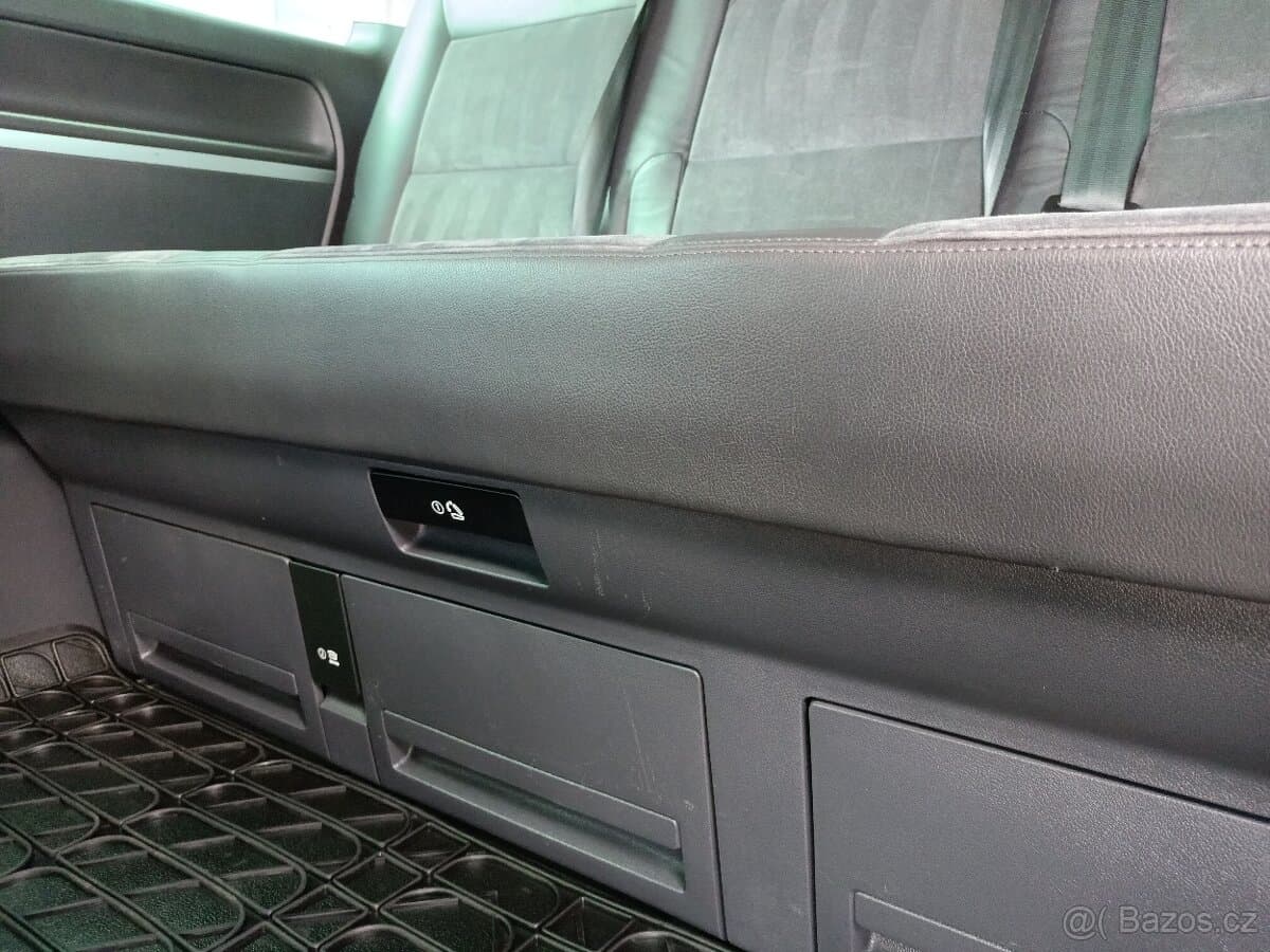 2013 Volkswagen MULTIVAN - 16