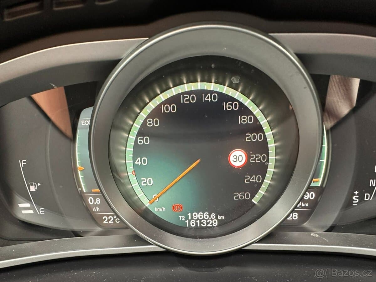2016 Volvo V40 - 16