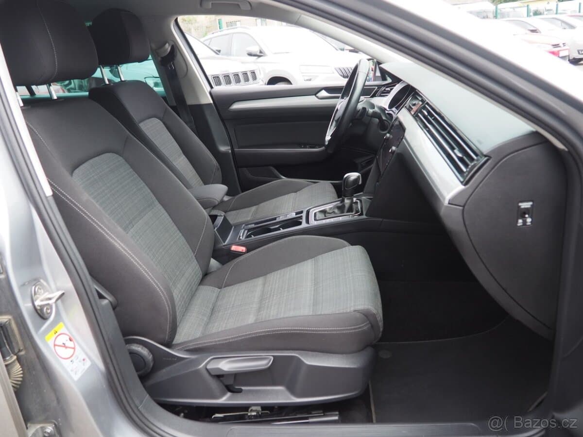 2020 Volkswagen PASSAT - 16