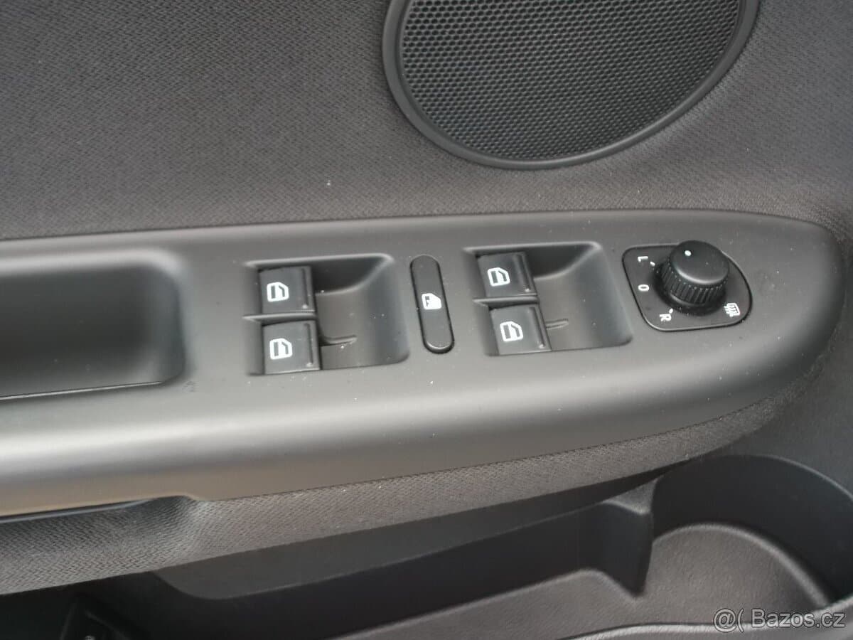 2010 Volkswagen GOLF - 16
