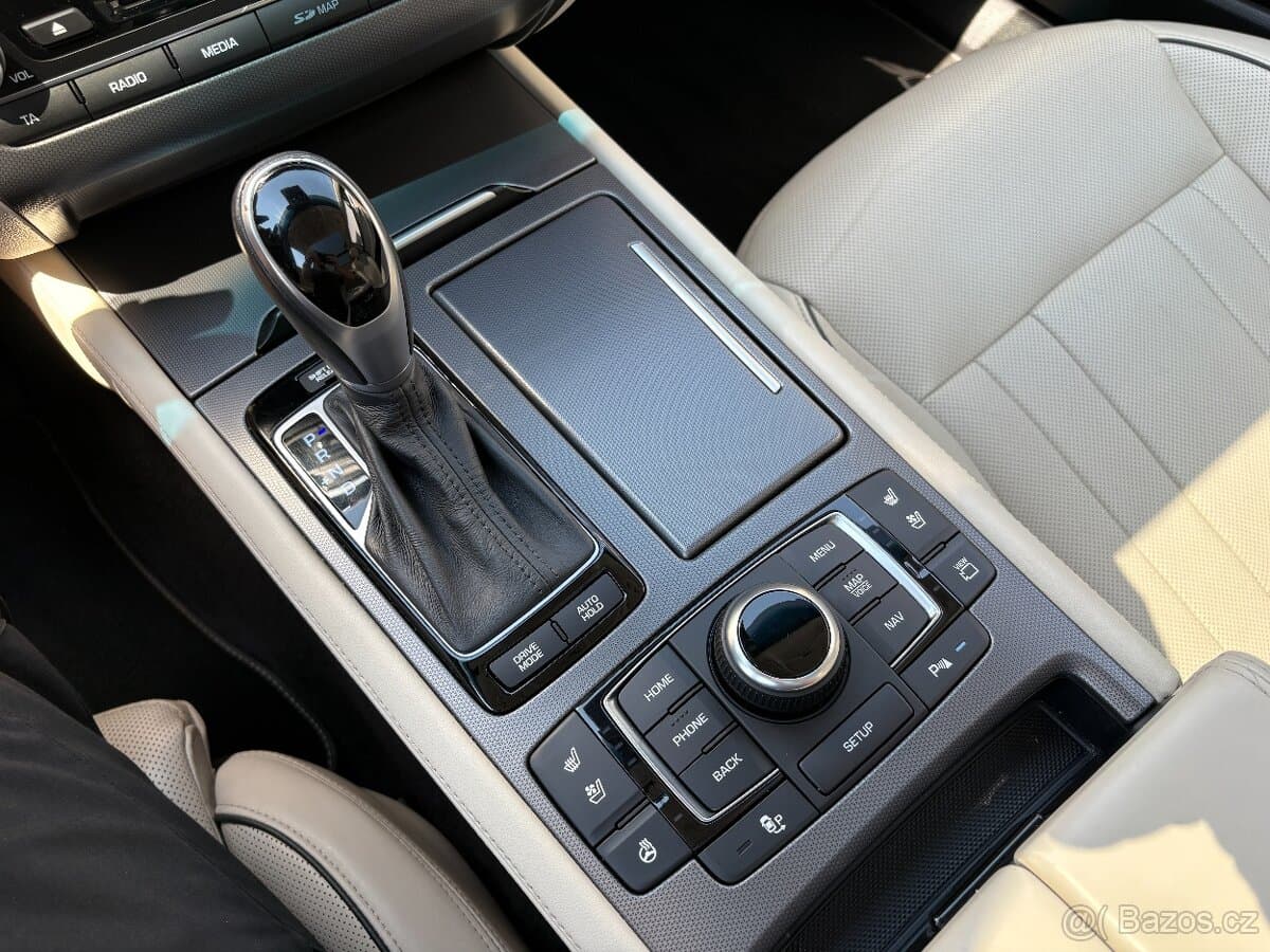 2017 Hyundai GENESIS - 16