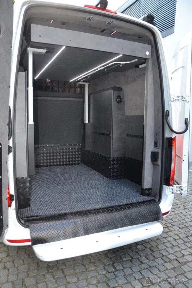 Mercedes-Benz SPRINTER - 16