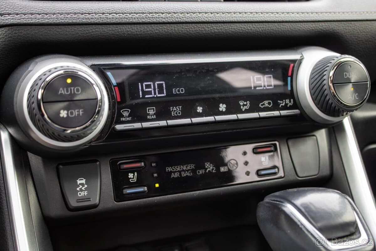 2019 Toyota RAV4 - 16