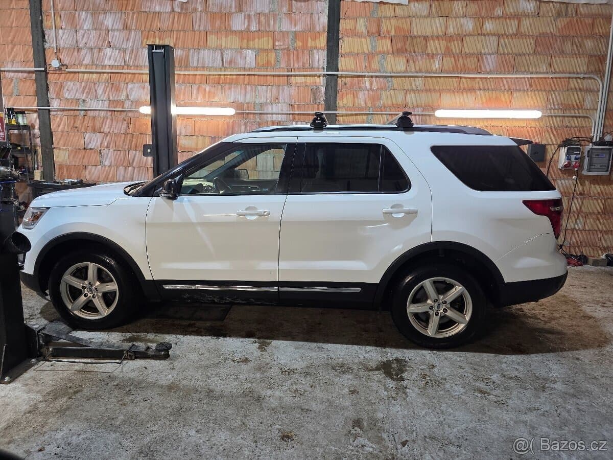 2016 Ford EXPLORER - 16