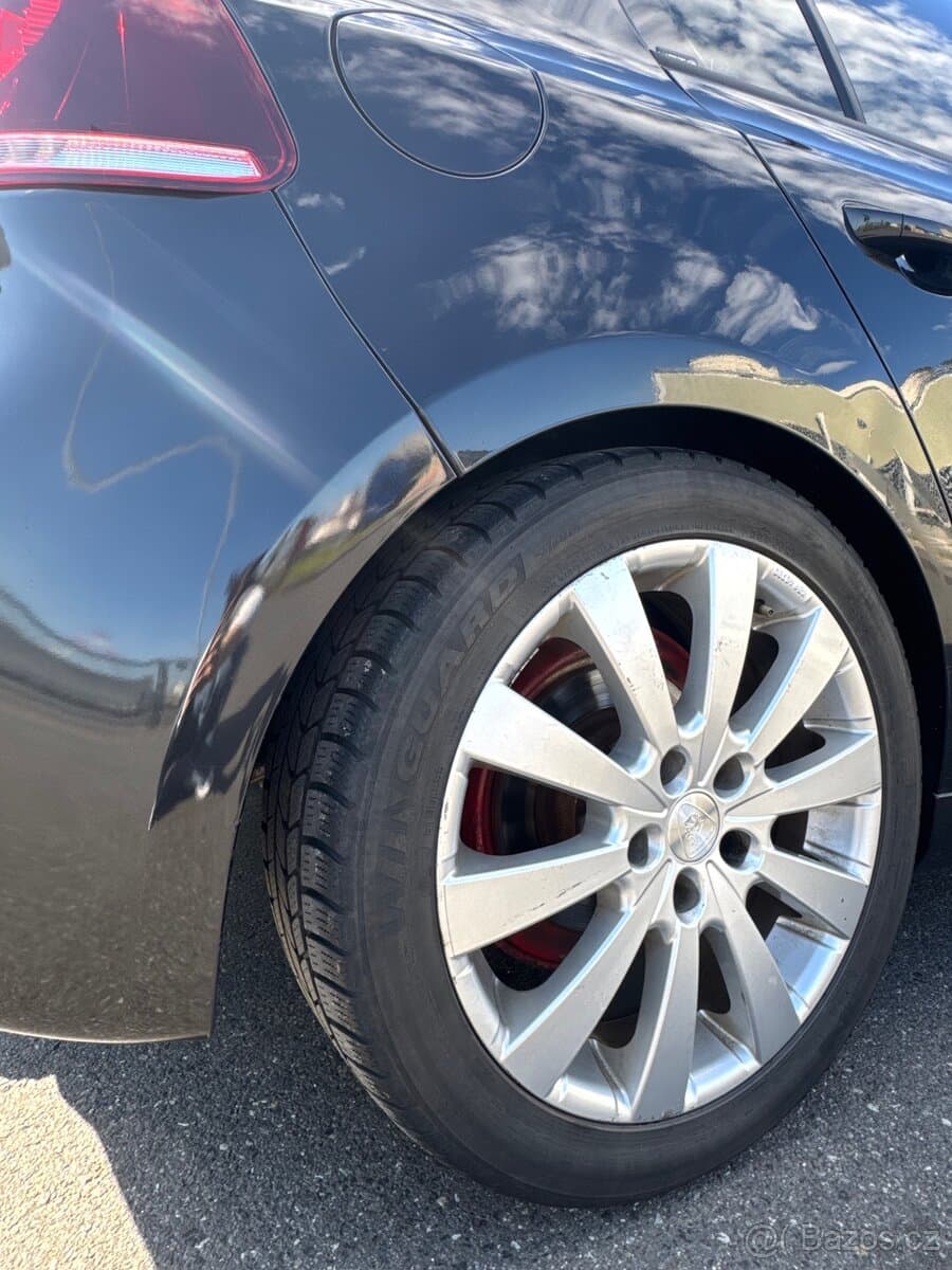 2010 Volkswagen GOLF - 16