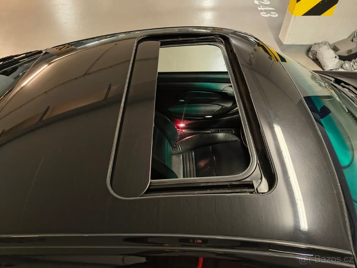 2004 Porsche 911 - 16