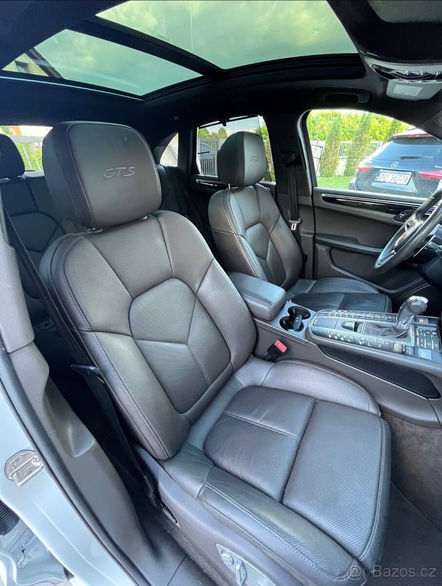 2016 Porsche MACAN - 16