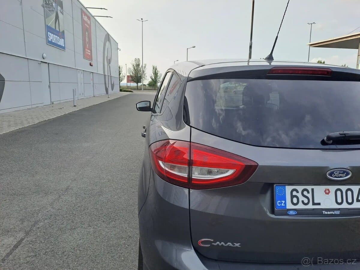 2015 Ford C-MAX - 16