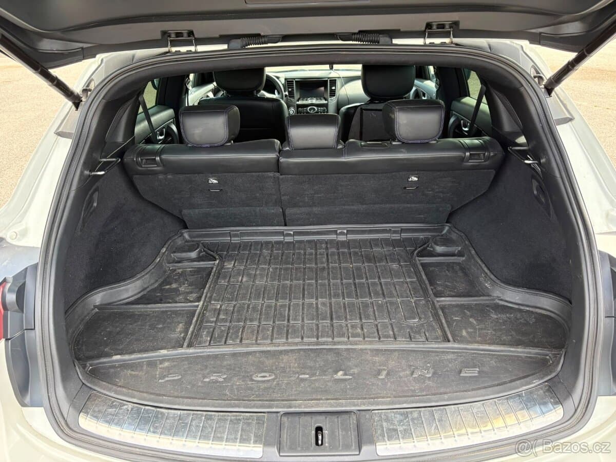 2015 Infiniti QX70 - 16