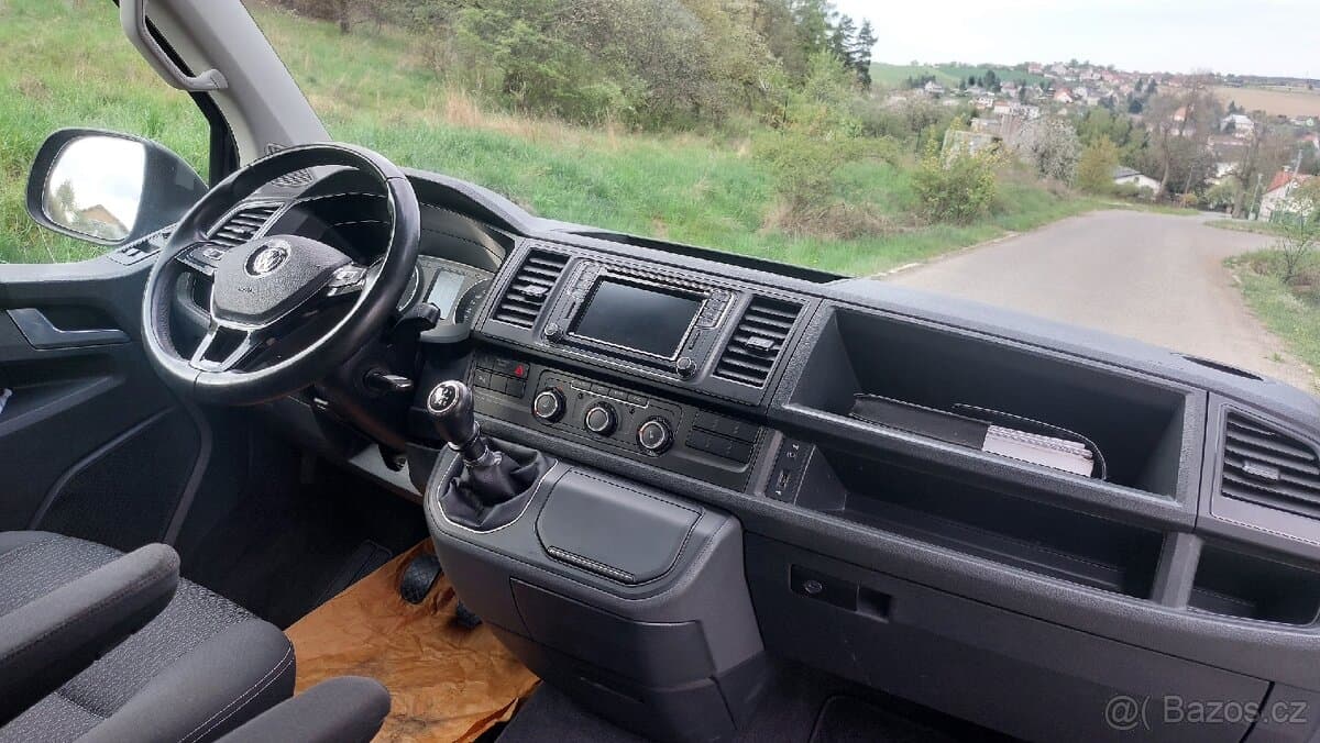 2016 Volkswagen MULTIVAN - 16