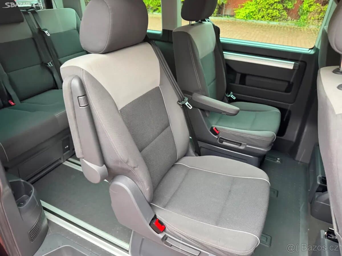 2011 Volkswagen MULTIVAN - 16