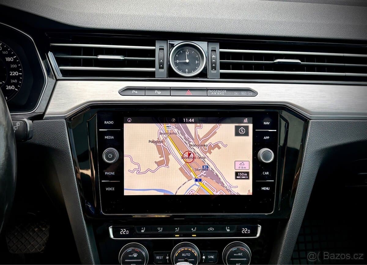 2017 Volkswagen PASSAT - 16
