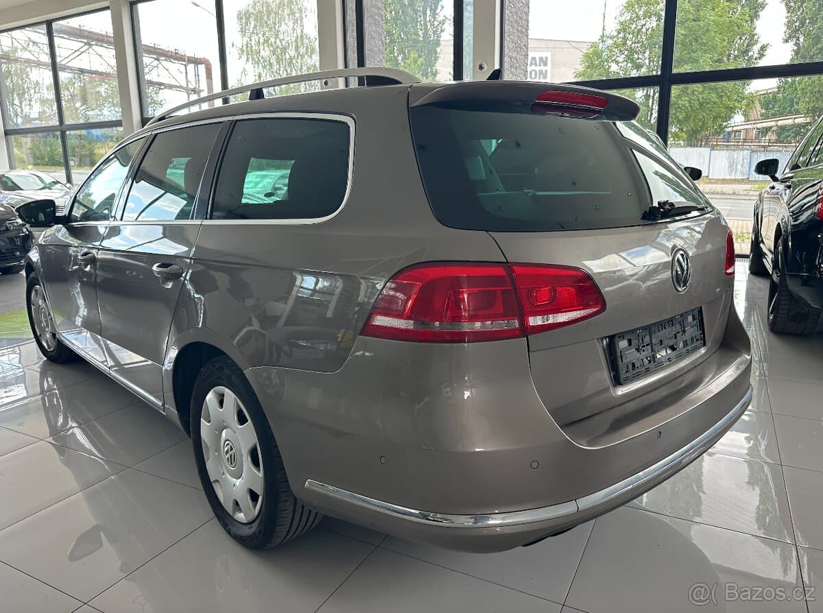2011 Volkswagen PASSAT - 16
