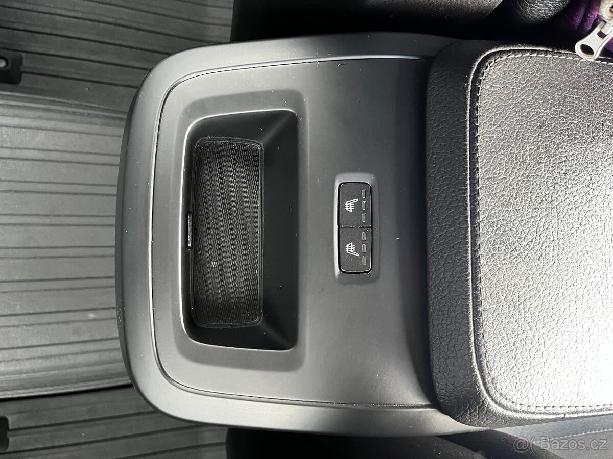 2017 Volvo V90 - 16
