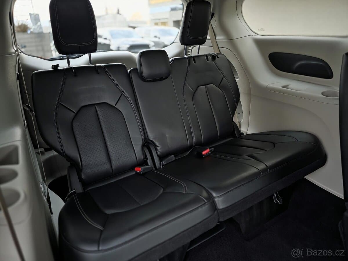 2023 Chrysler PACIFICA - 16