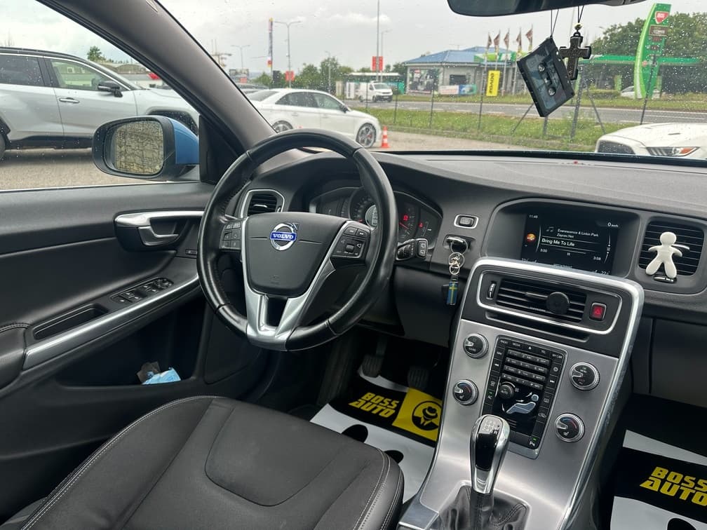 2016 Volvo V60 - 16