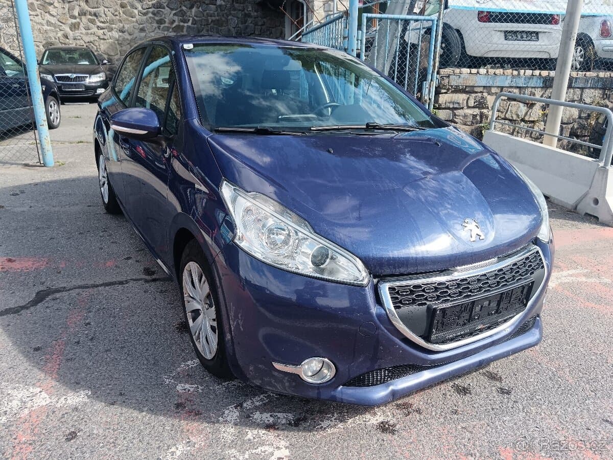 2013 Peugeot 208 - 16
