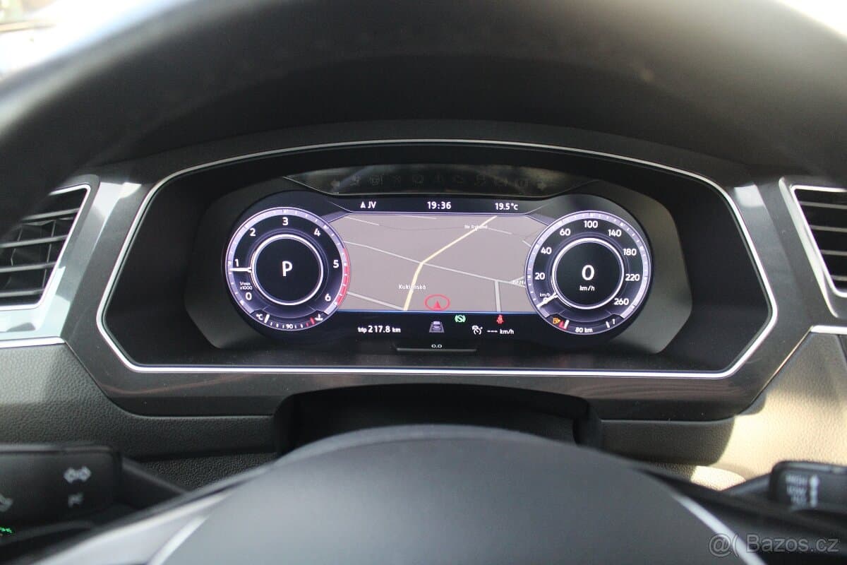2016 Volkswagen TIGUAN - 16