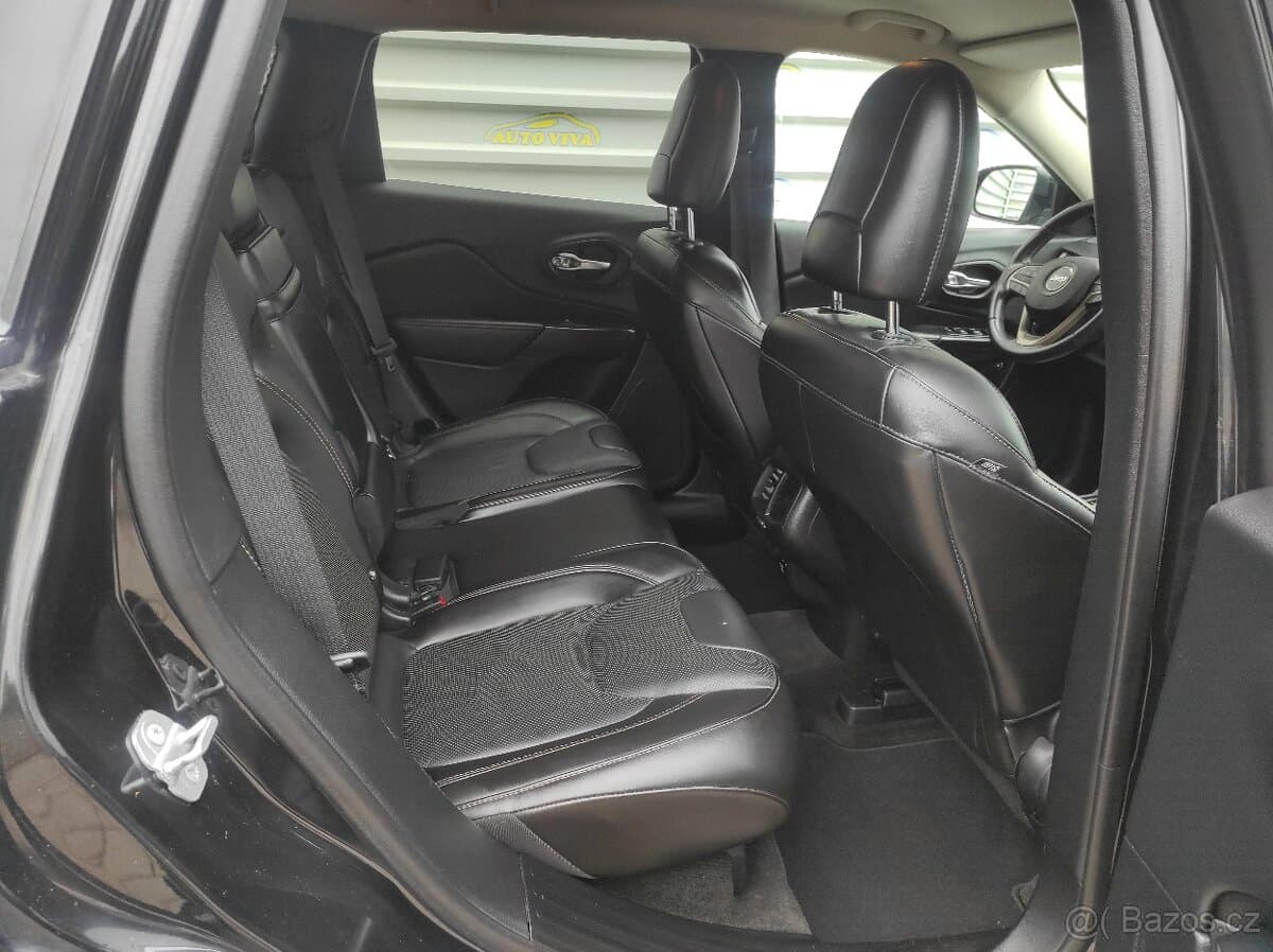 2016 Jeep CHEROKEE - 16