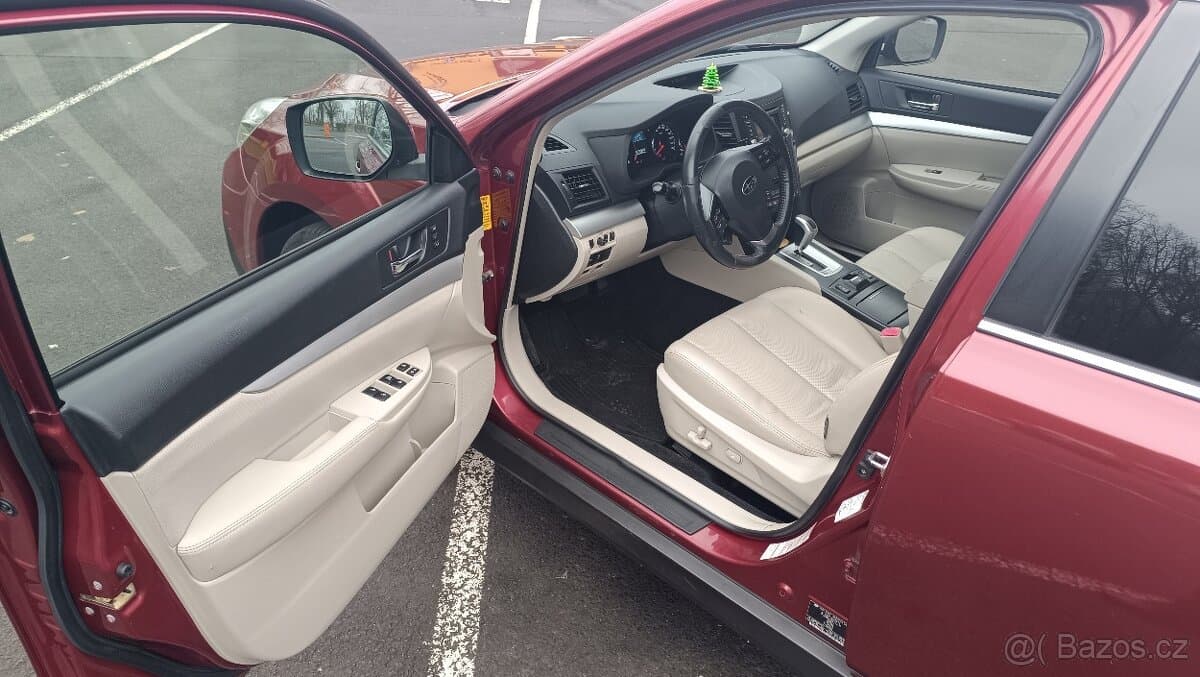 2014 Subaru OUTBACK - 16