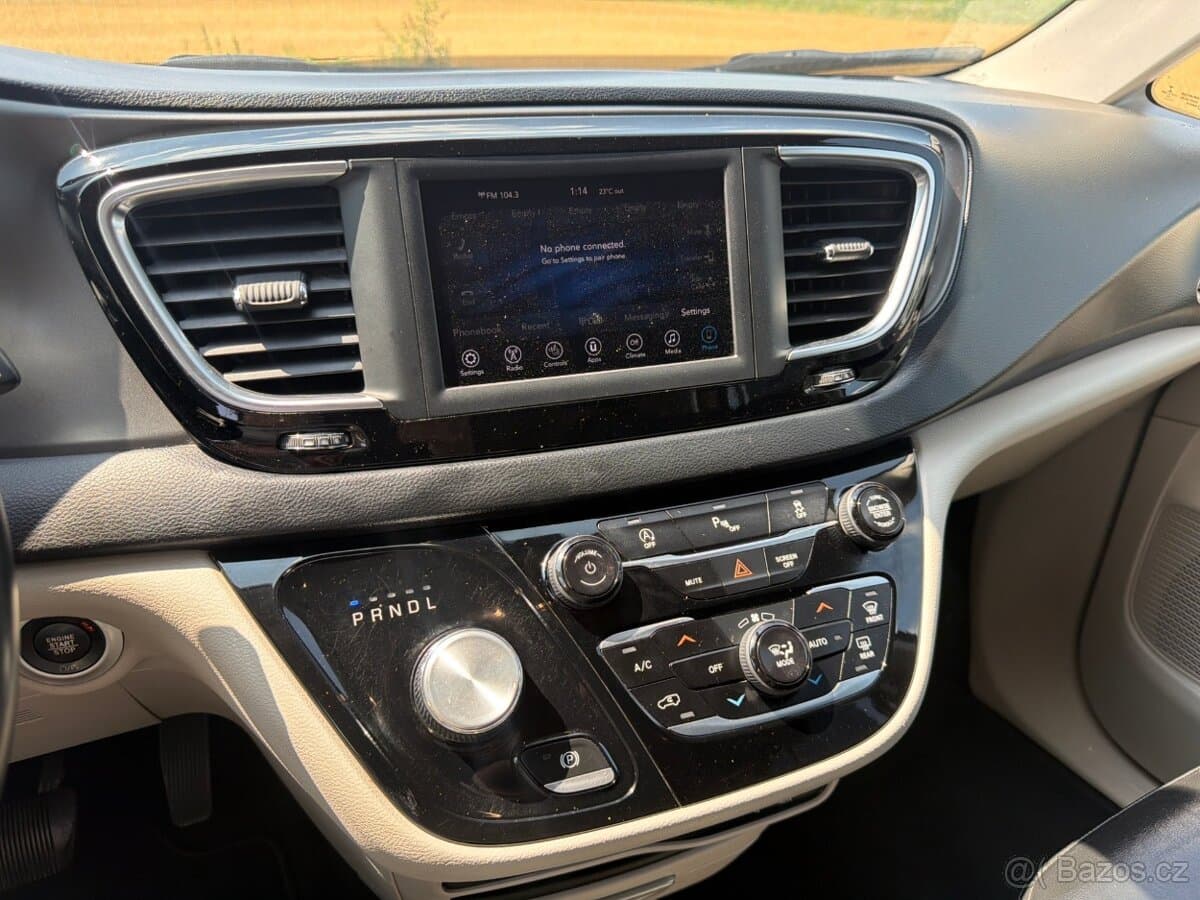 2020 Chrysler PACIFICA - 16