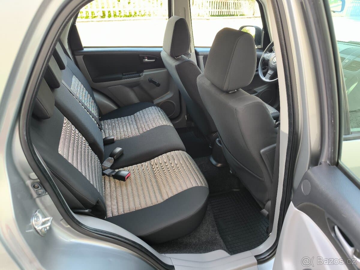 2012 Suzuki SX4 - 16