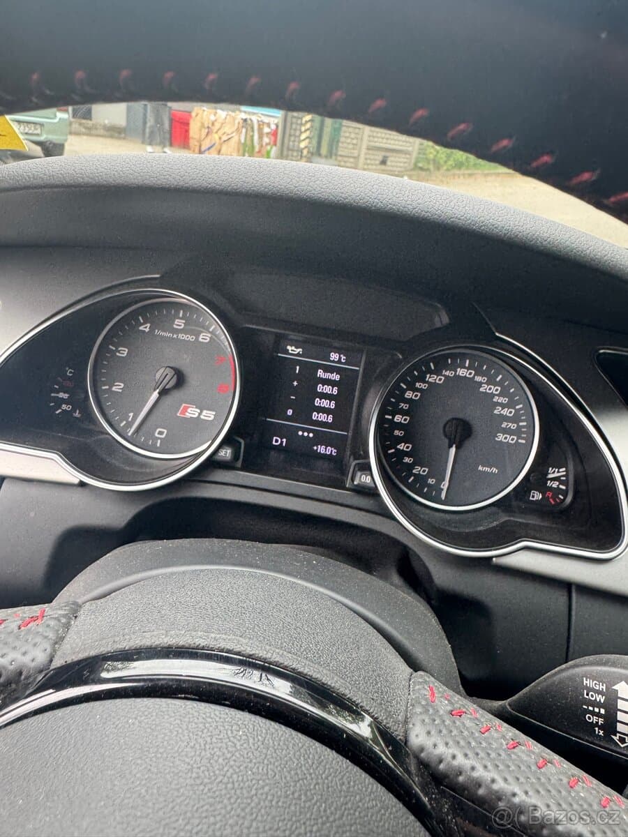 2010 Audi S5 - 16