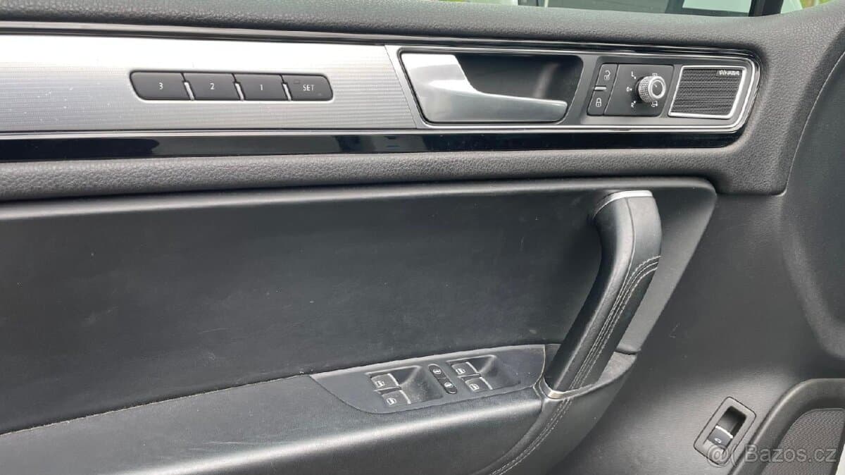 2016 Volkswagen TOUAREG - 16