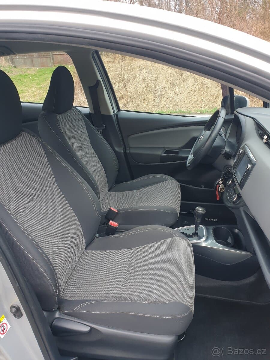 2015 Toyota YARIS - 16
