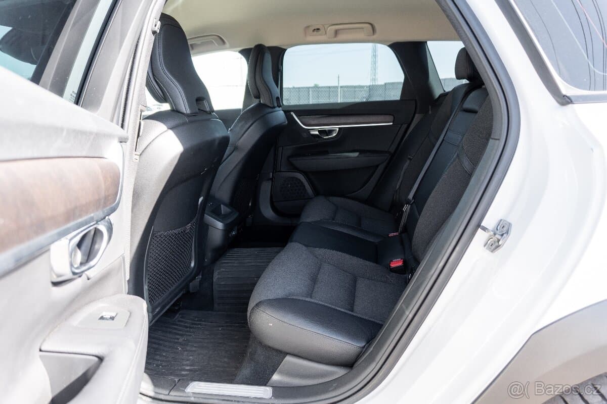 2020 Volvo V90 - 16