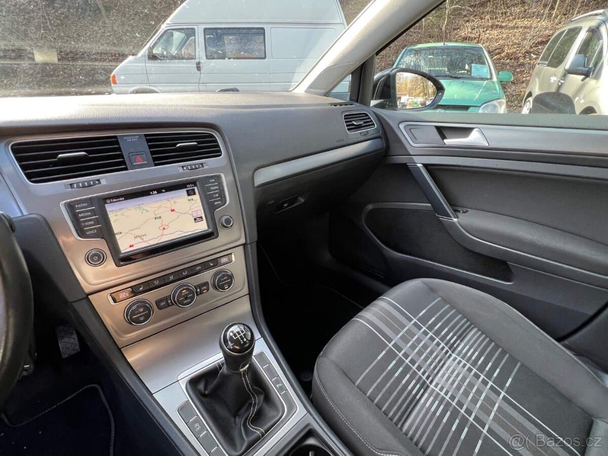 2016 Volkswagen GOLF - 16