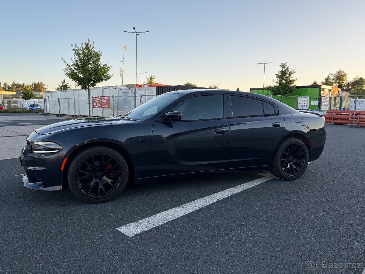 2017 Dodge CHARGER - 16