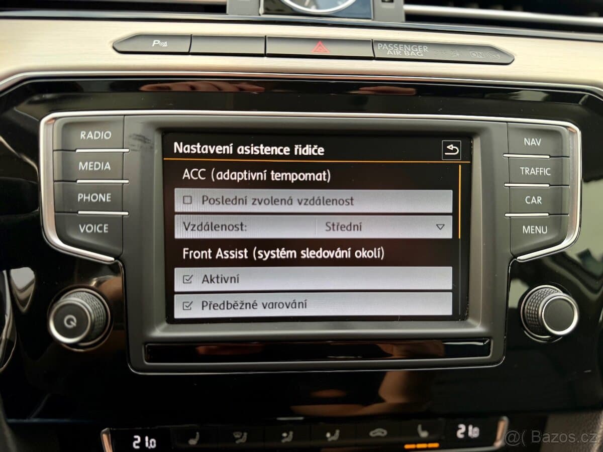 2016 Volkswagen PASSAT - 16