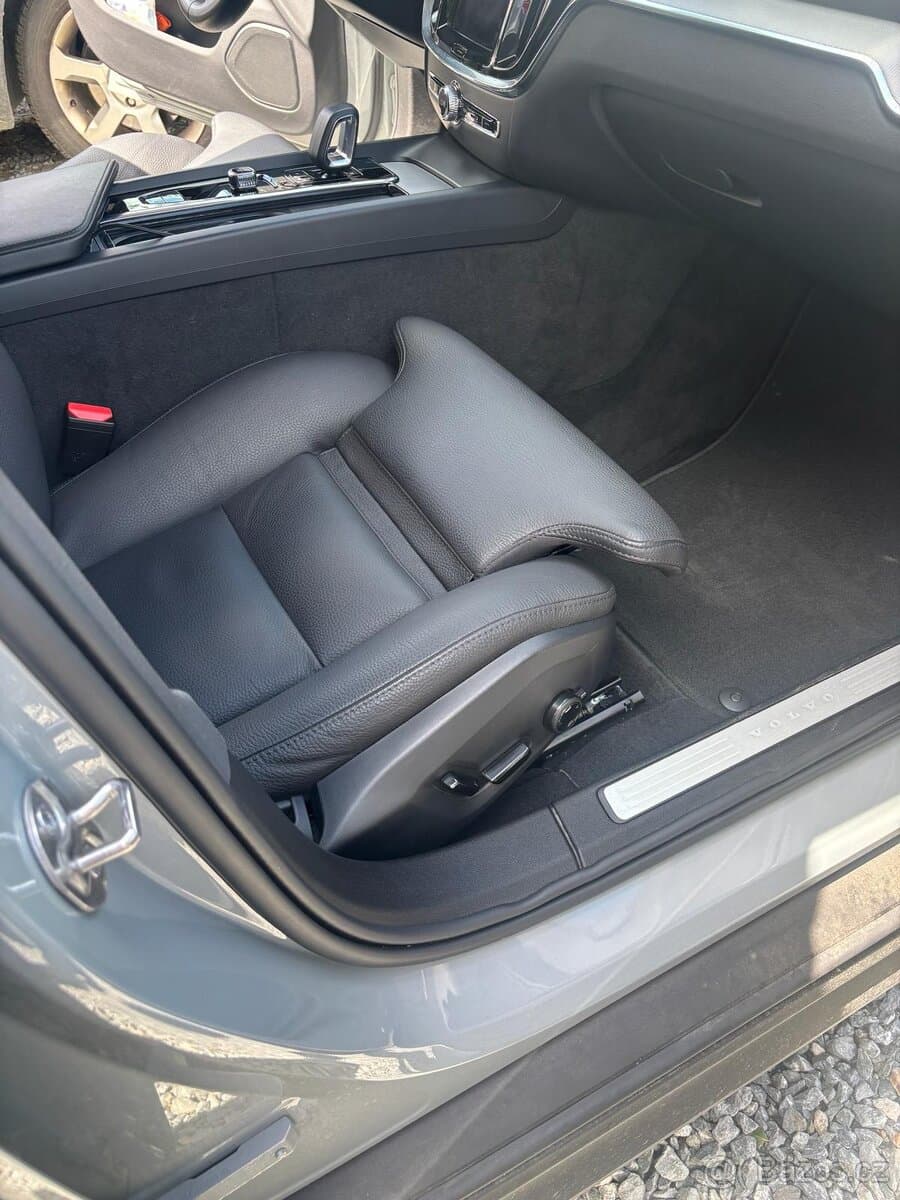 2024 Volvo V60 - 16