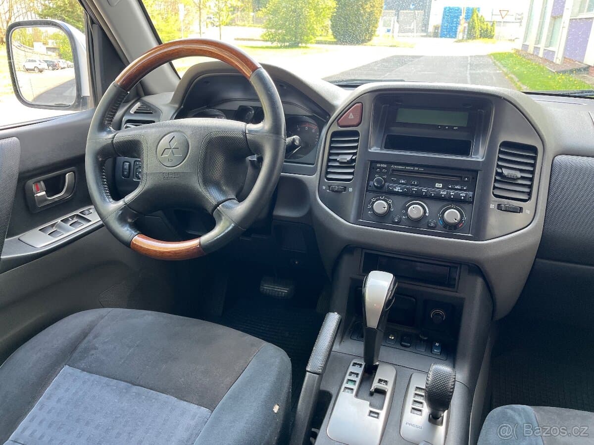 2005 Mitsubishi PAJERO - 16
