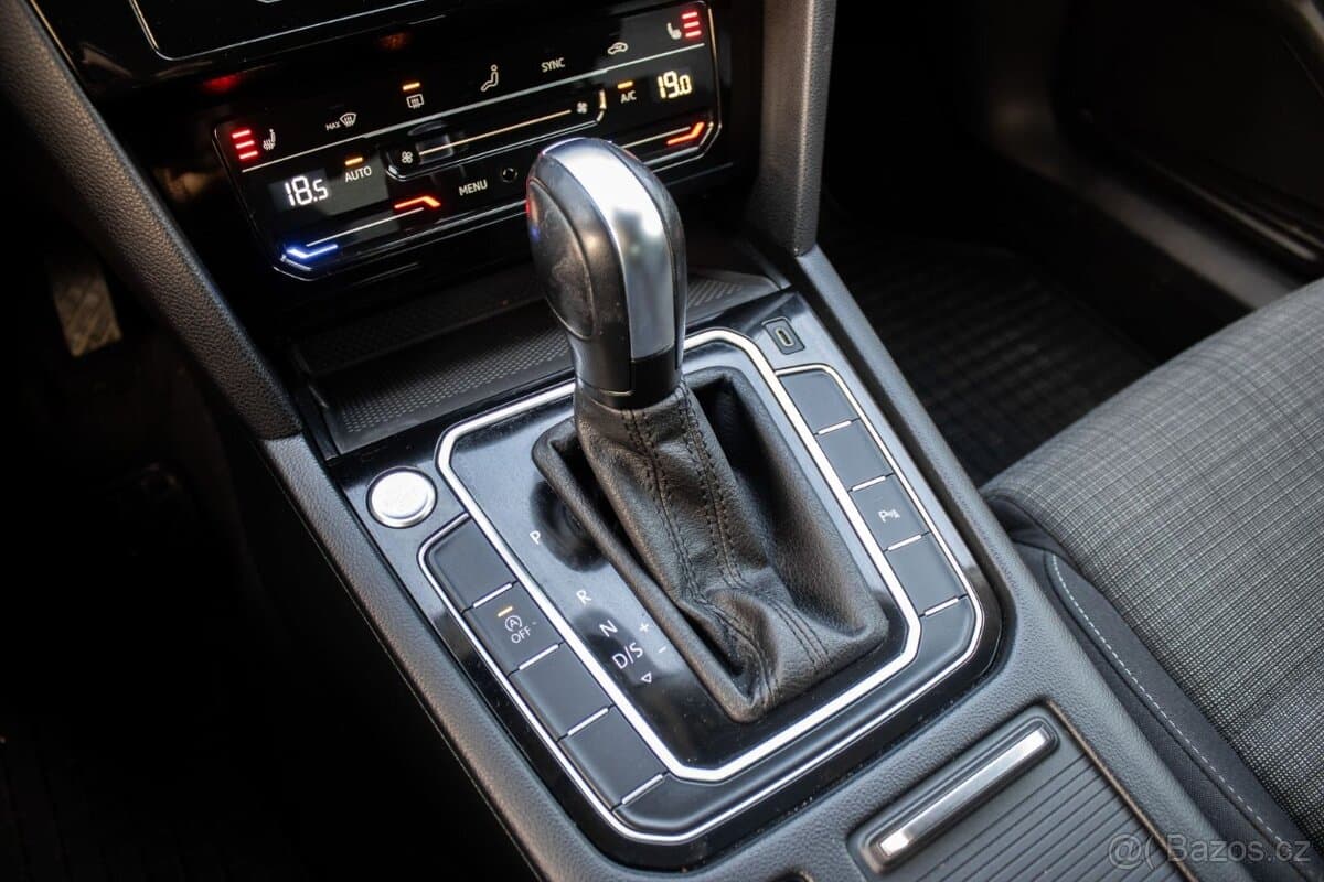 2020 Volkswagen PASSAT - 16