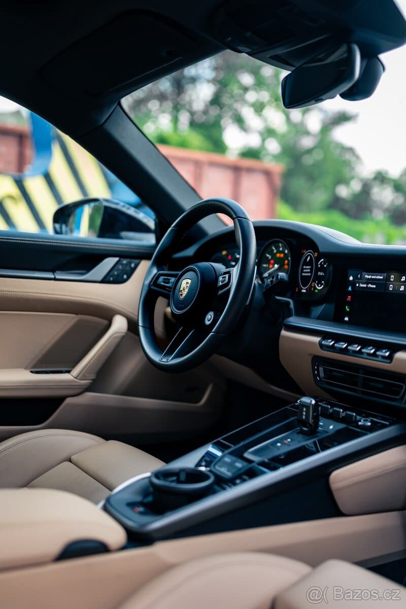 2023 Porsche 911 - 16