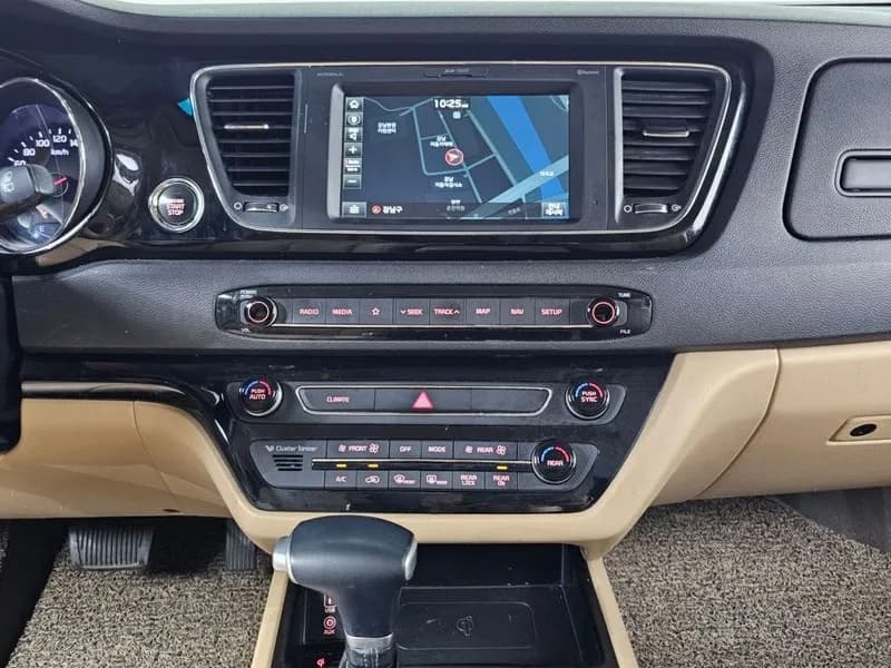 2020 Kia CARNIVAL - 16