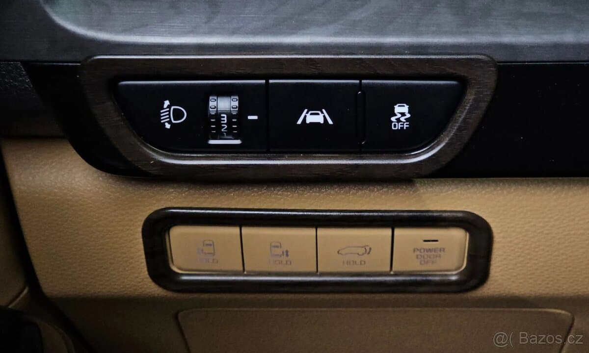 2021 Kia CARNIVAL - 16