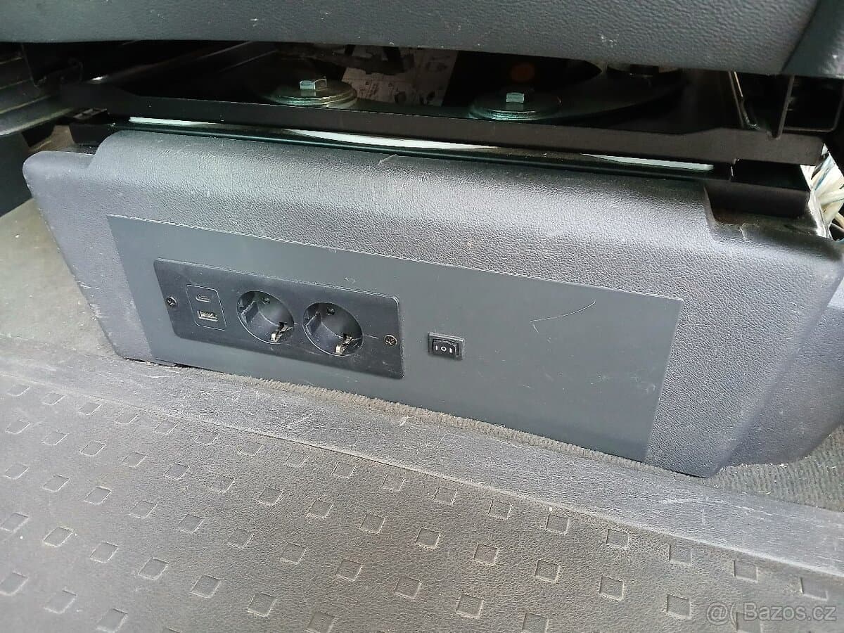 2010 Volkswagen MULTIVAN - 16