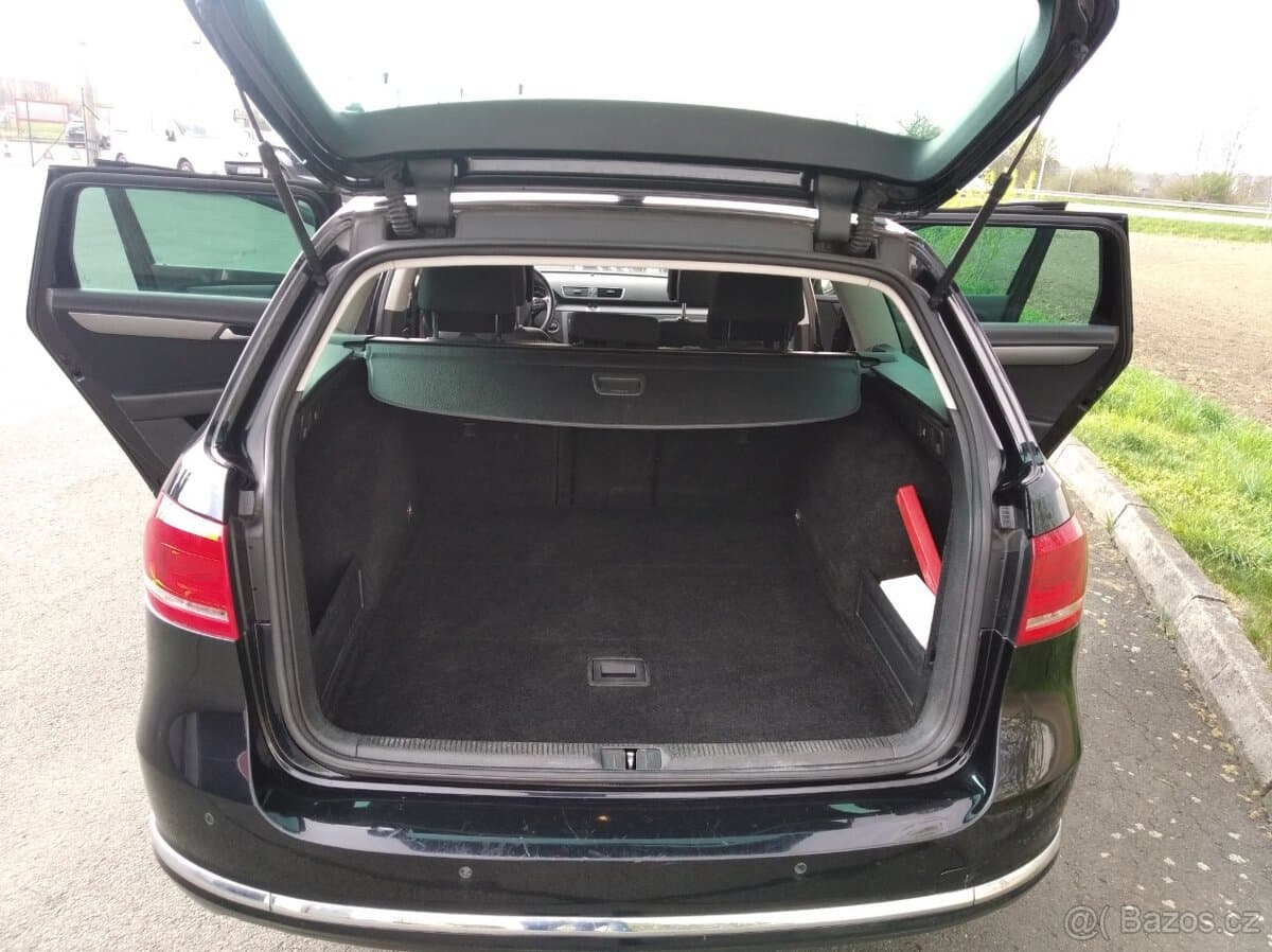 2011 Volkswagen PASSAT - 16