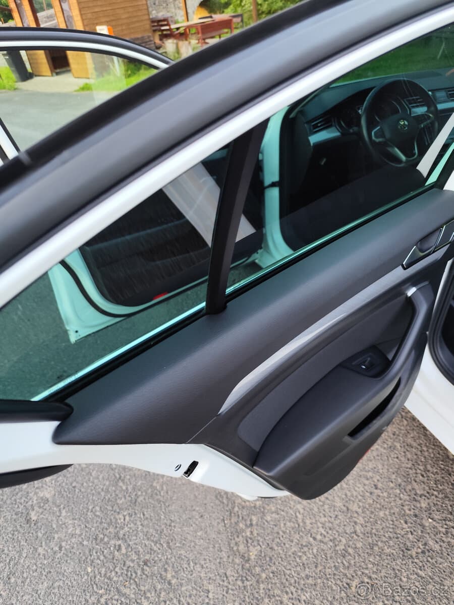 2019 Volkswagen PASSAT - 16