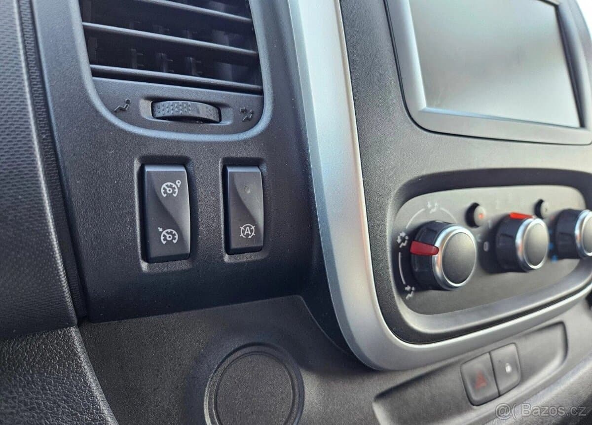 2020 Renault TRAFIC - 16