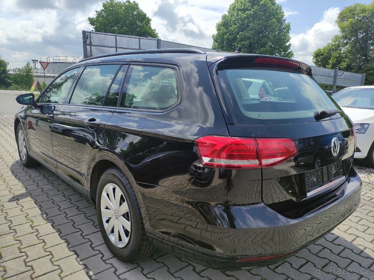 2017 Volkswagen PASSAT - 16