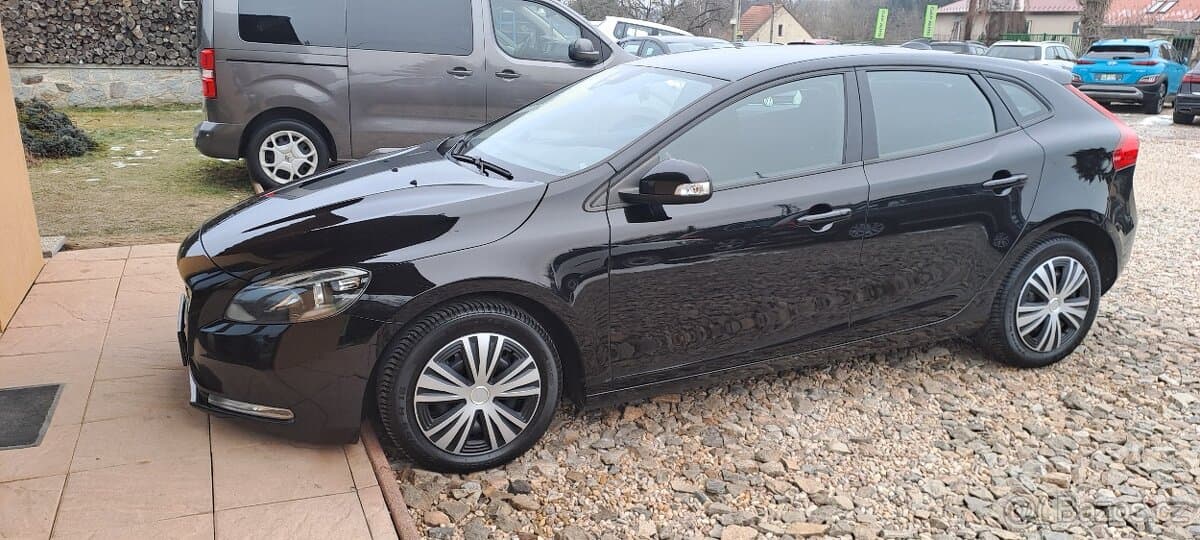 2015 Volvo V40 - 16