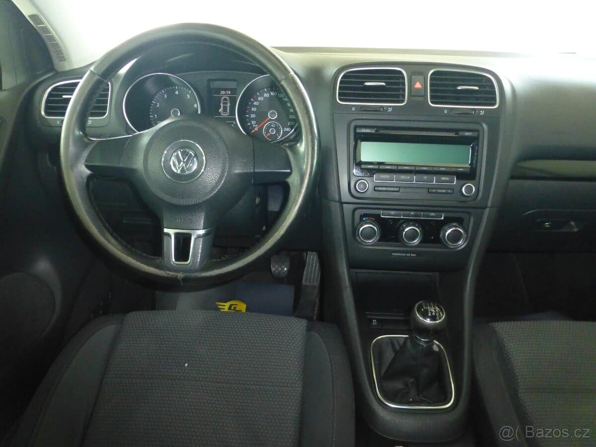 2011 Volkswagen GOLF - 16